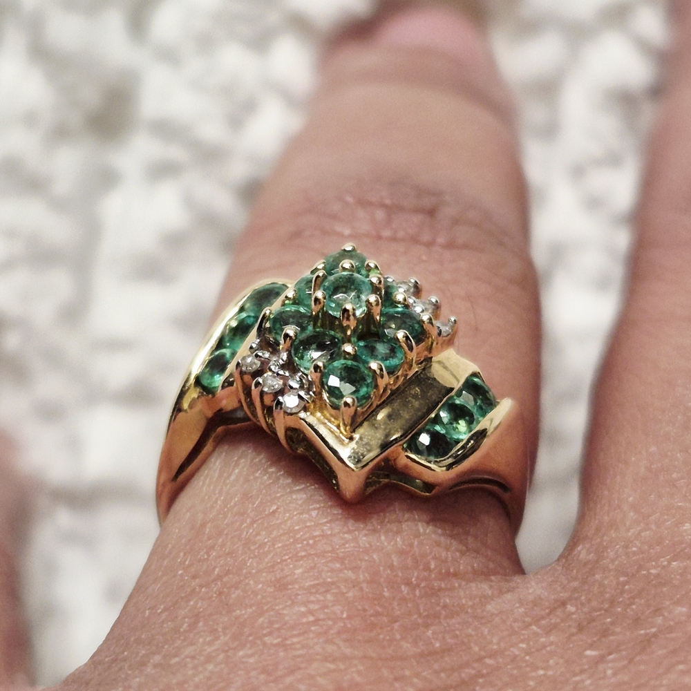 Vintage 14k Yellow Gold Emerald & Diamond Cluster Cocktail Ring - Picture 4 of 6